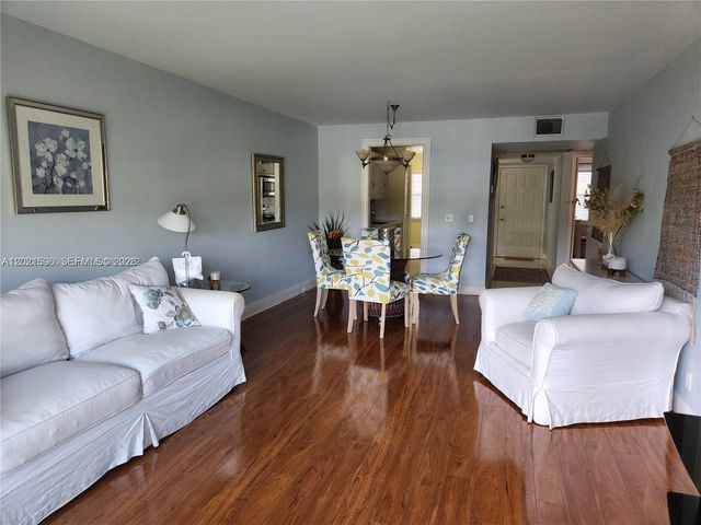 12501 SW 14th St 314R, Pembroke Pines, FL 33027