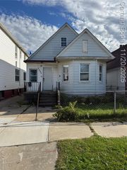 2446 Grayling Street, Hamtramck, MI 48212