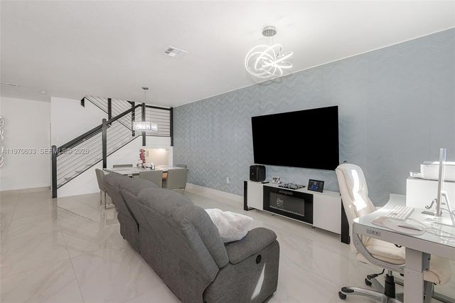 7902 NW 105th Ct 7902, Doral, FL 33178