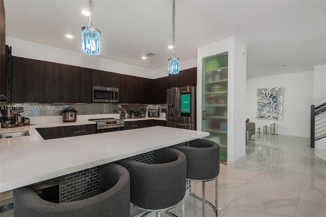 7902 NW 105th Ct 7902, Doral, FL 33178