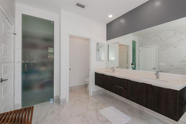 7902 NW 105th Ct 7902, Doral, FL 33178