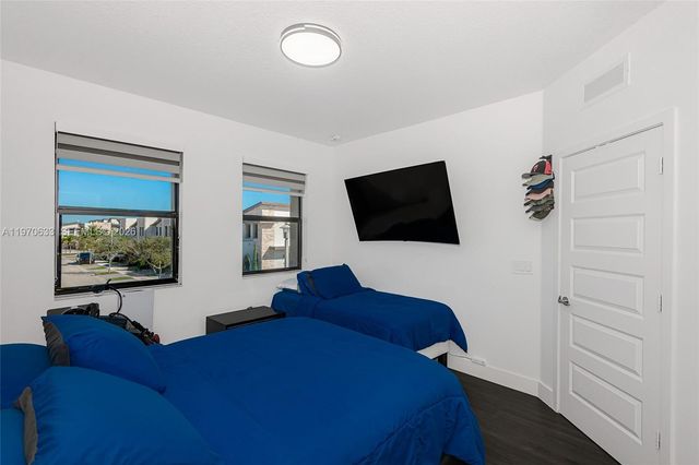 7902 NW 105th Ct 7902, Doral, FL 33178