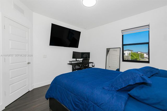 7902 NW 105th Ct 7902, Doral, FL 33178