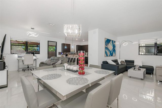 7902 NW 105th Ct 7902, Doral, FL 33178