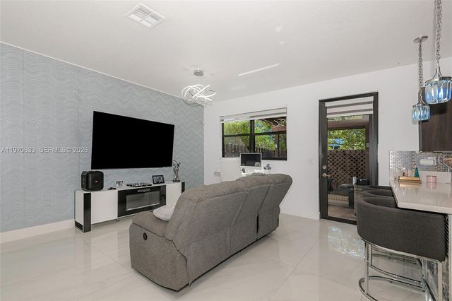 7902 NW 105th Ct 7902, Doral, FL 33178