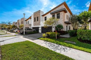 7902 NW 105th Ct 7902, Doral, FL 33178