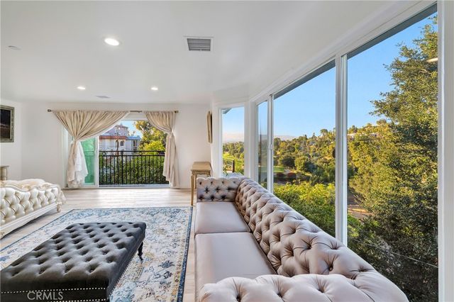 4330 Alhama, Woodland Hills, CA 91364