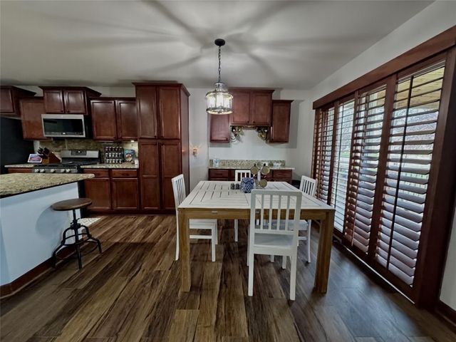 1106 Rolling Hills Court, Norwalk, IA 50211