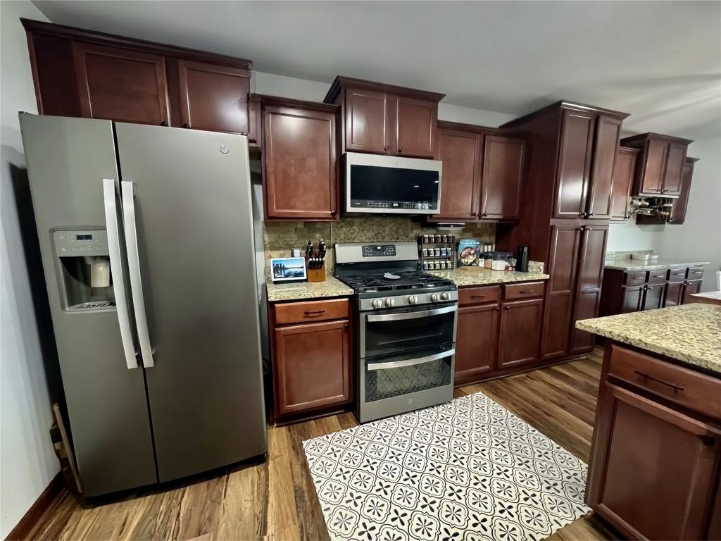 1106 Rolling Hills Court, Norwalk, IA 50211