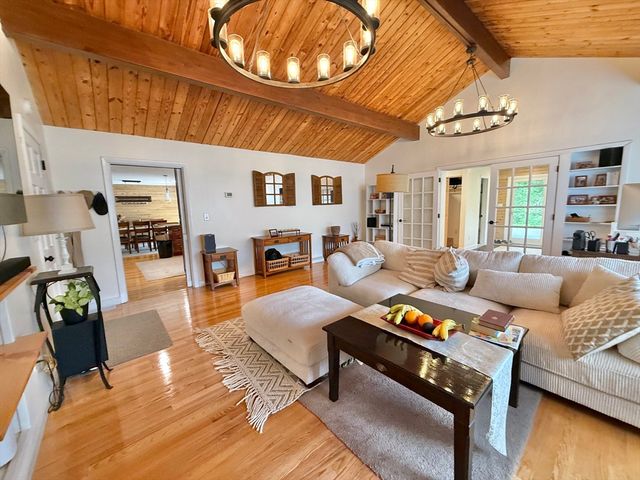 147 Mill St, Westwood, MA 02090