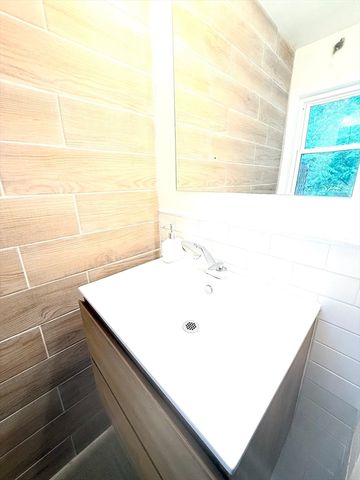 147 Mill St, Westwood, MA 02090