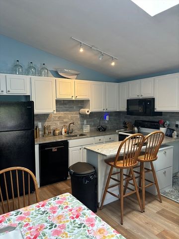 70 Cape Dr 14D, Mashpee, MA 02649
