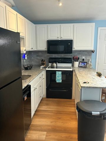 70 Cape Dr 14D, Mashpee, MA 02649