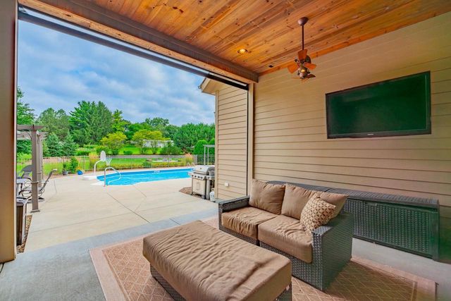1500 Bristlecone Drive, Hartland, WI 53029