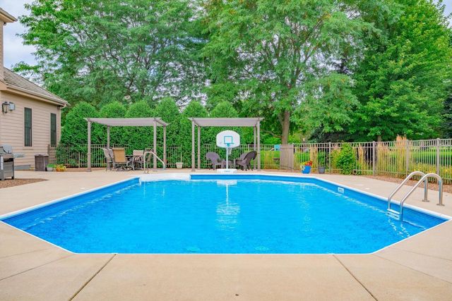 1500 Bristlecone Drive, Hartland, WI 53029