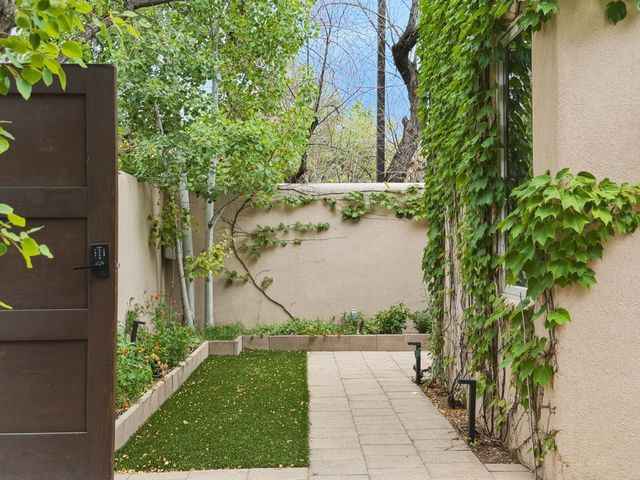 91 Rio Vista Place, Santa Fe, NM 87501