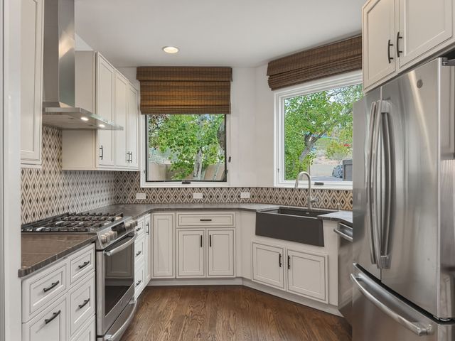 91 Rio Vista Place, Santa Fe, NM 87501