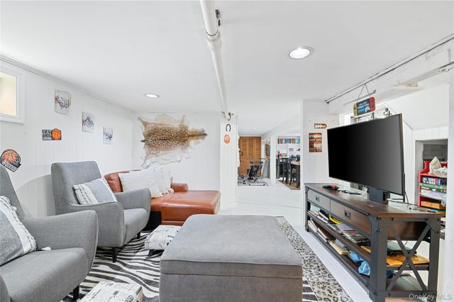 408 Wellington Road, Mineola, NY 11501