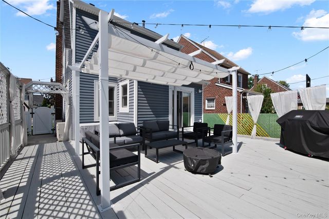 408 Wellington Road, Mineola, NY 11501