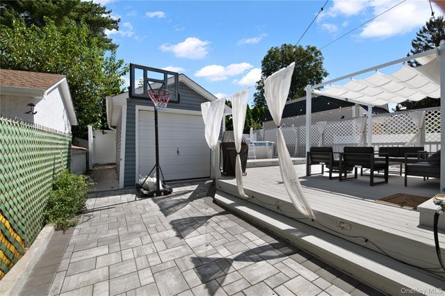 408 Wellington Road, Mineola, NY 11501