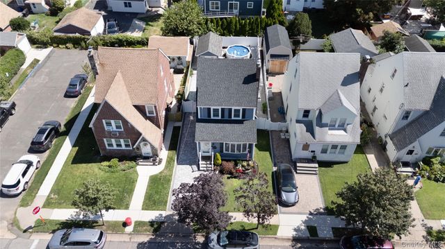 408 Wellington Road, Mineola, NY 11501