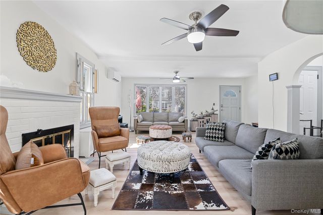 408 Wellington Road, Mineola, NY 11501