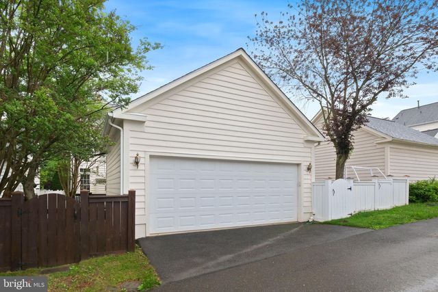 845 LAKE VARUNA DR, Gaithersburg, MD 20878
