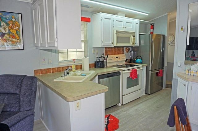 21183 LAZY DAYS CIRCLE, Lutz, FL 33558