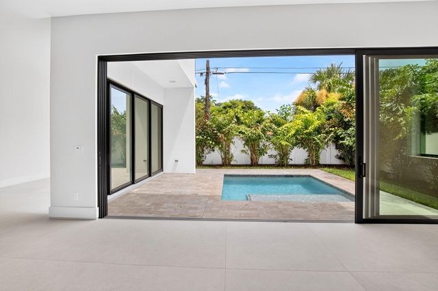 209 SE 5TH Street, Delray Beach, FL 33483
