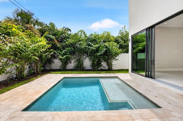 209 SE 5TH Street, Delray Beach, FL 33483