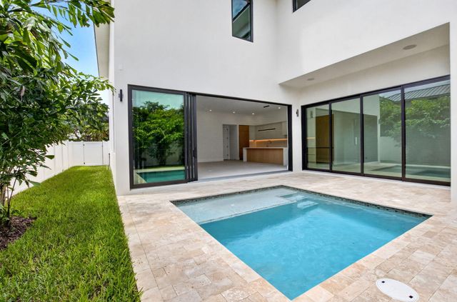 209 SE 5TH Street, Delray Beach, FL 33483