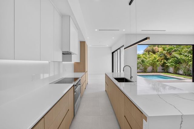 209 SE 5TH Street, Delray Beach, FL 33483