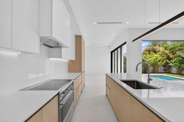 209 SE 5TH Street, Delray Beach, FL 33483