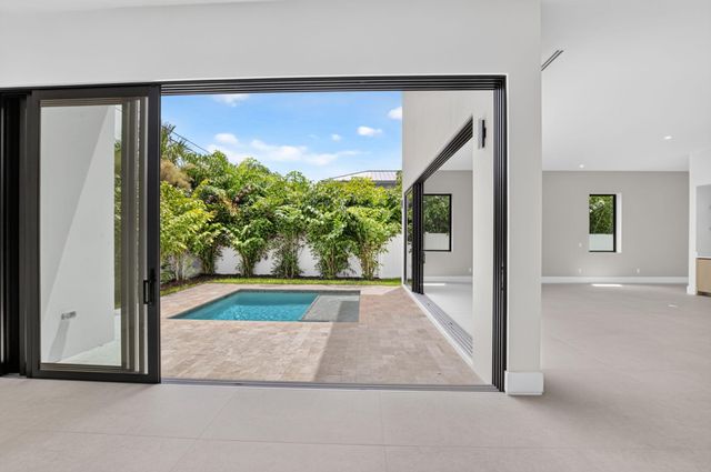 209 SE 5TH Street, Delray Beach, FL 33483