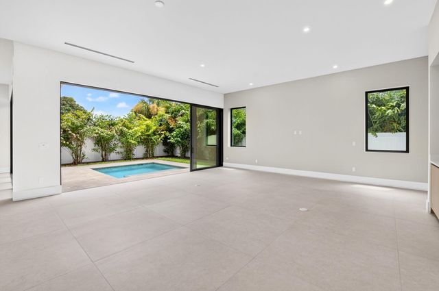 209 SE 5TH Street, Delray Beach, FL 33483