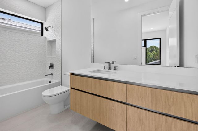 209 SE 5TH Street, Delray Beach, FL 33483