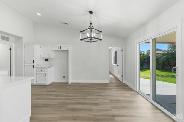 10117 Thistledown Lane, Bakersfield, CA 93312