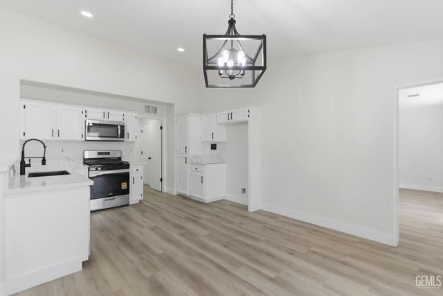 10117 Thistledown Lane, Bakersfield, CA 93312