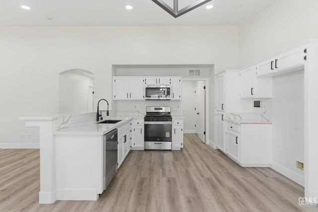 10117 Thistledown Lane, Bakersfield, CA 93312