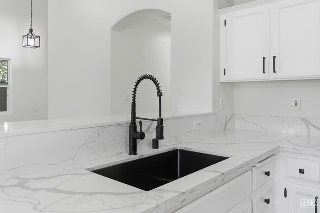 10117 Thistledown Lane, Bakersfield, CA 93312