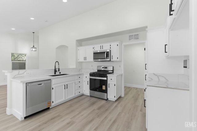 10117 Thistledown Lane, Bakersfield, CA 93312