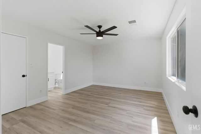 10117 Thistledown Lane, Bakersfield, CA 93312