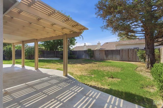 10117 Thistledown Lane, Bakersfield, CA 93312
