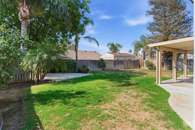 10117 Thistledown Lane, Bakersfield, CA 93312