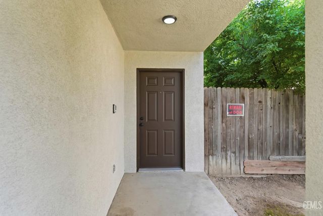 10117 Thistledown Lane, Bakersfield, CA 93312