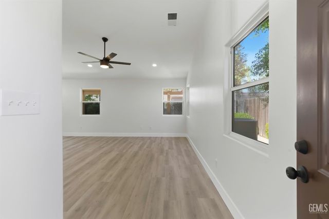 10117 Thistledown Lane, Bakersfield, CA 93312