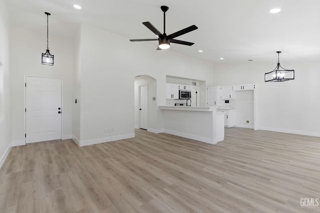 10117 Thistledown Lane, Bakersfield, CA 93312