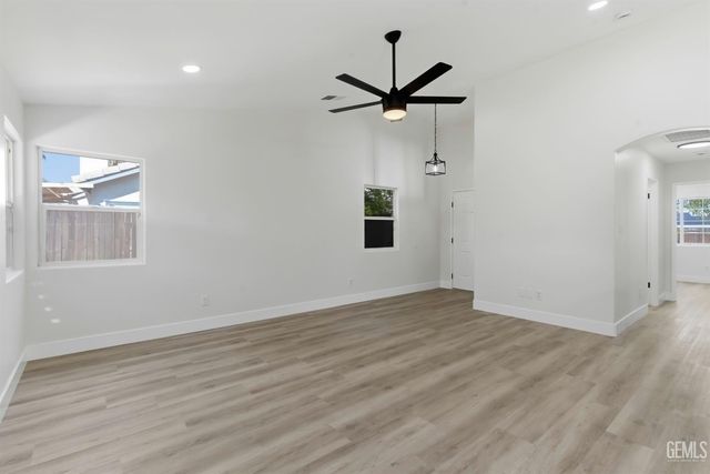 10117 Thistledown Lane, Bakersfield, CA 93312