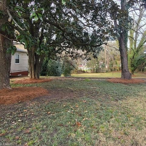 1302 W Market Street, Greensboro, NC 27403