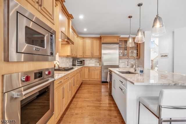 10 Skyview Dr, North Haledon Boro, NJ 07508